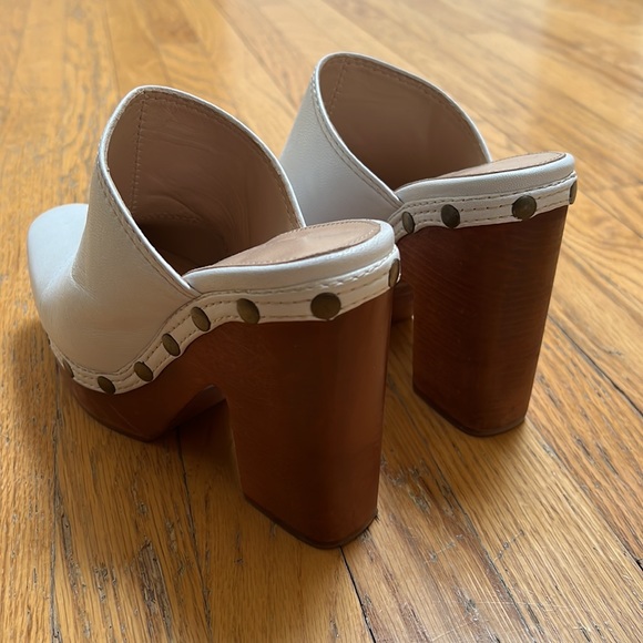 JACQUEMUS Les Sabots Leather Mules In White - Picture 11 of 11